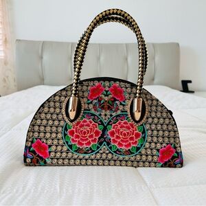 Is very nice but I don’t  use. Is like new. It’s hand made from Mexico.